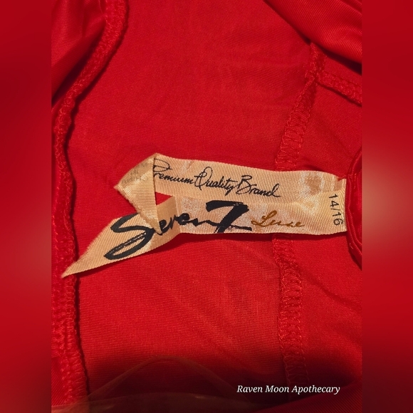 NWT Elegant Red  Gown Over the Neck - Picture 5 of 14